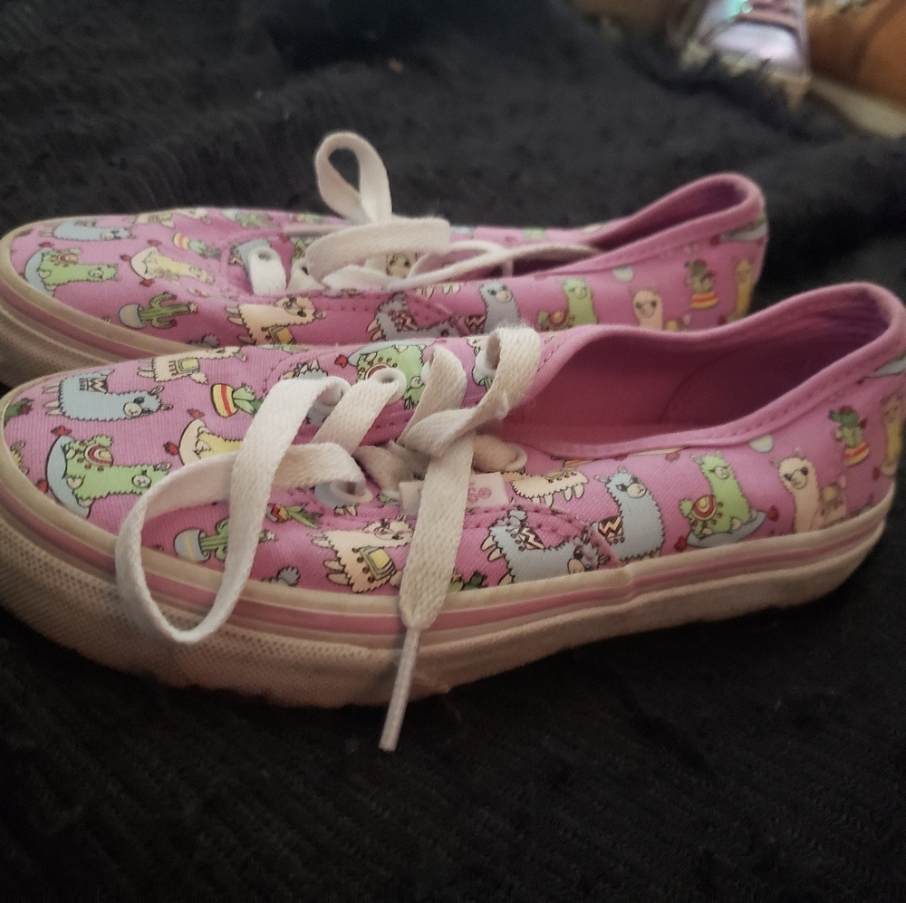 Youth size 13 Llama vans